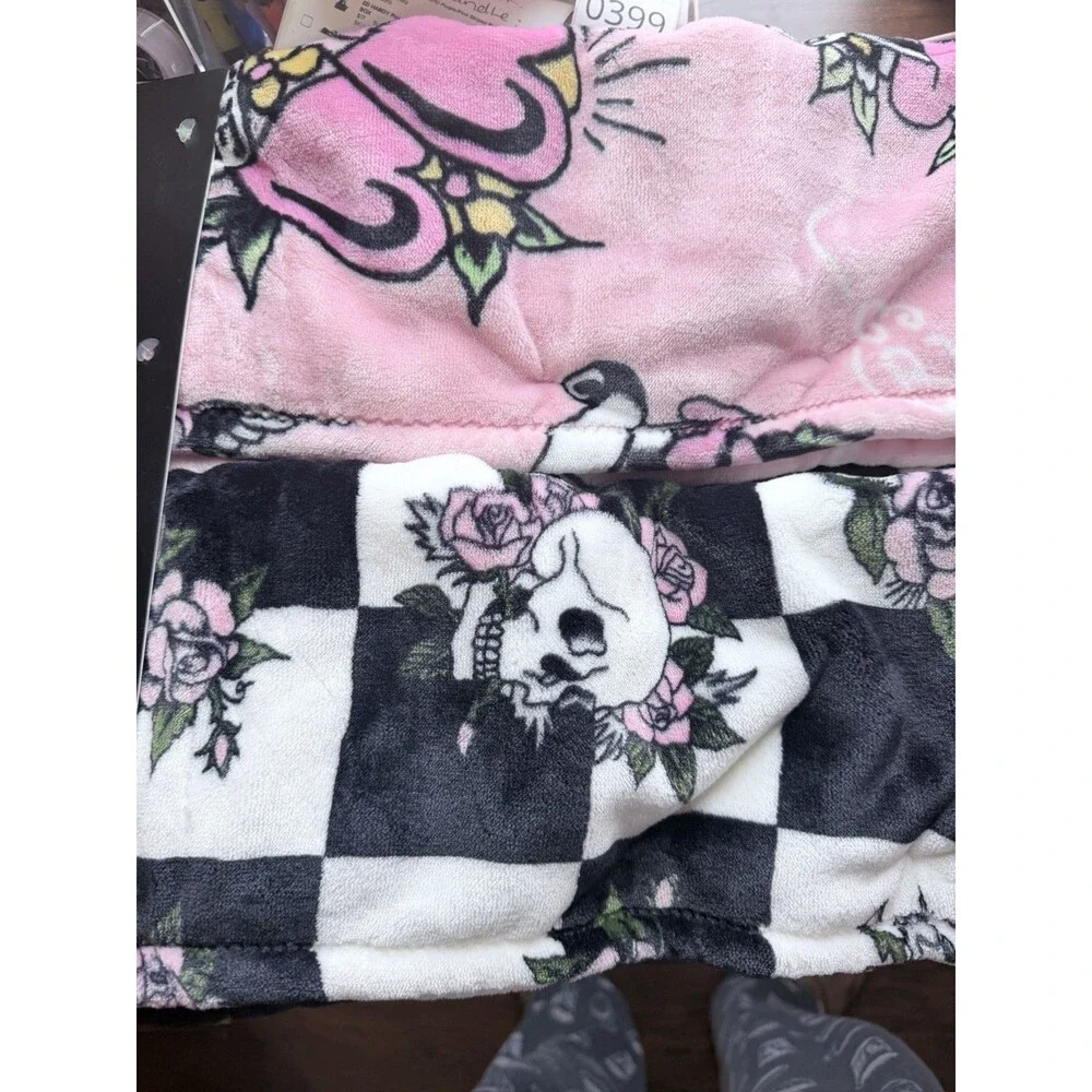 Ed Hardy 2pc Pet Throw Set Pink & Black White Checkered 27in x44in  Each NWT